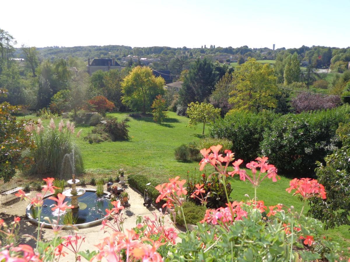 La Maison Ribotteau Bed and Breakfast L'Isle-Jourdain  Exteriör bild