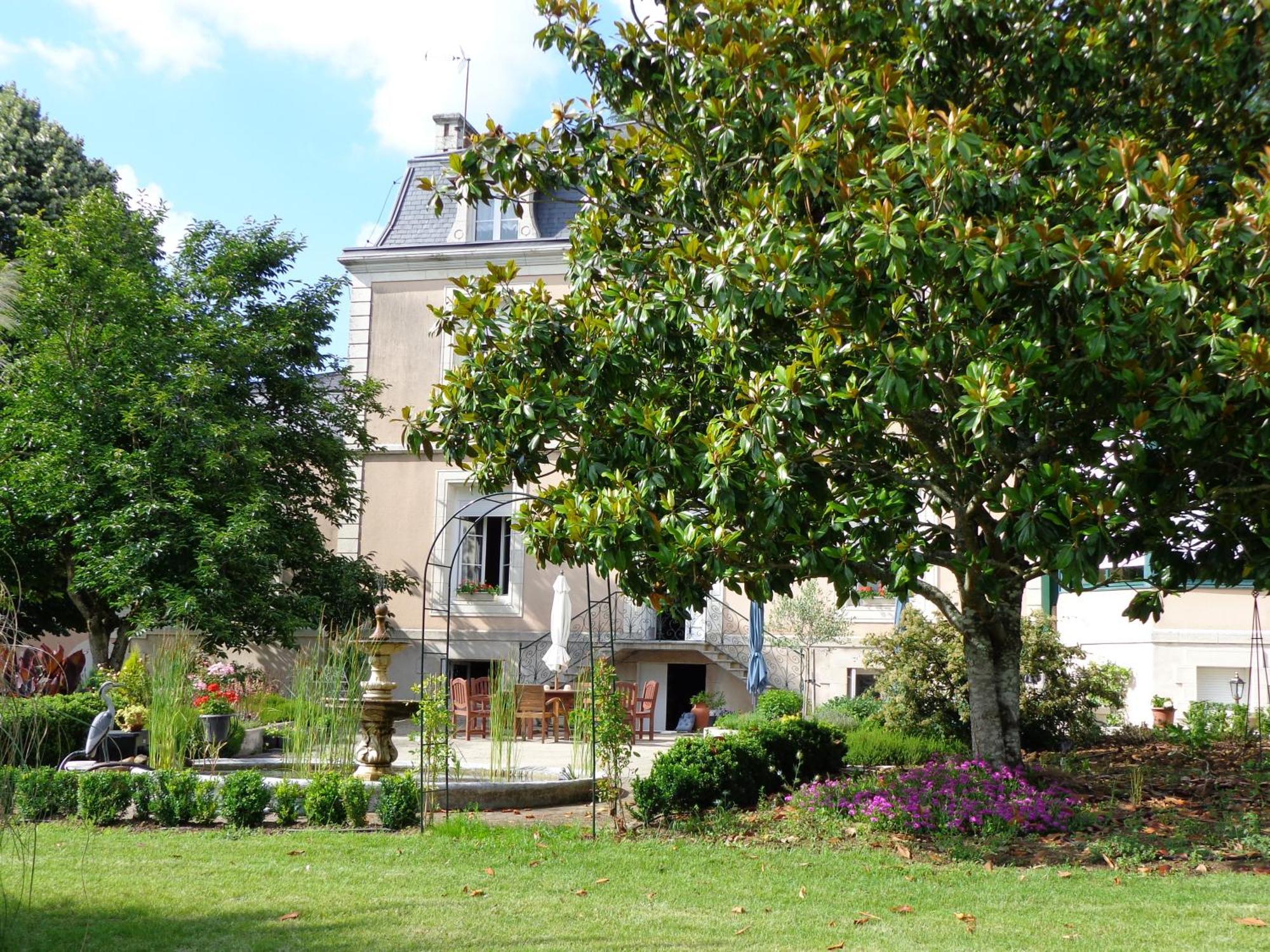 La Maison Ribotteau Bed and Breakfast L'Isle-Jourdain  Exteriör bild